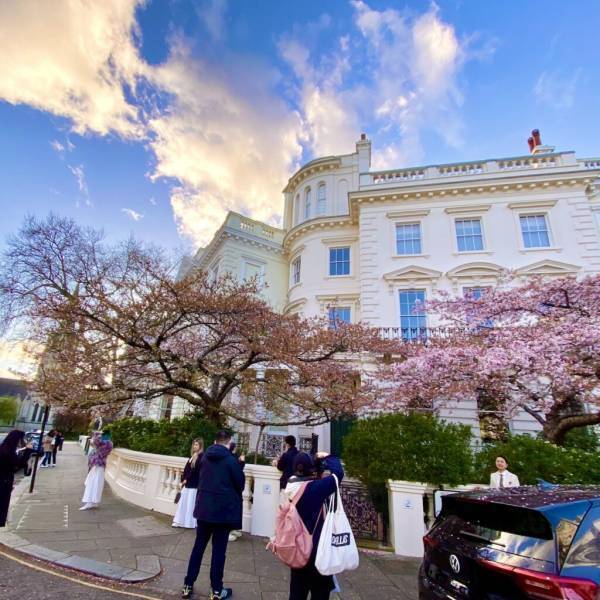 【ロンドンSNAP】夏コーデをクラスアップ！紫外線対策としても使える「ホワイトジャケット」コーデ