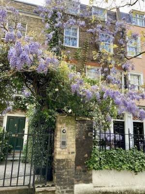 【ロンドンスナップ】英国版『VOGUE（ヴォーグ）』副編集長！ サラ・ハリスのジェンダーレスなミニマルスタイル