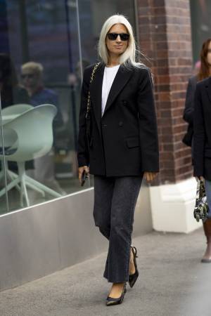 【ロンドンスナップ】英国版『VOGUE（ヴォーグ）』副編集長！ サラ・ハリスのジェンダーレスなミニマルスタイル