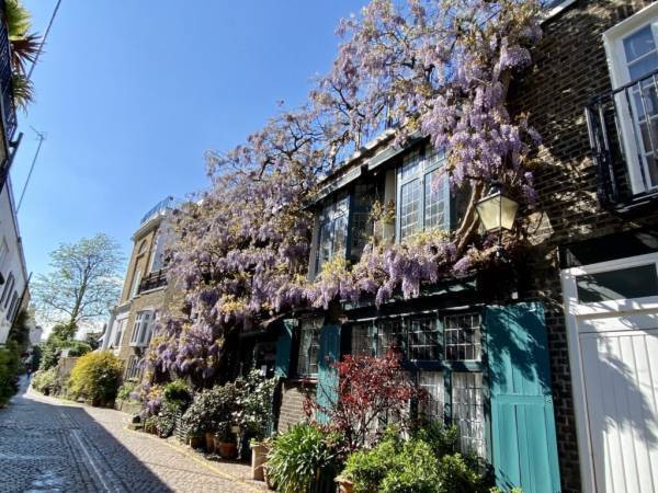 【ロンドンスナップ】英国版『VOGUE（ヴォーグ）』副編集長！ サラ・ハリスのジェンダーレスなミニマルスタイル