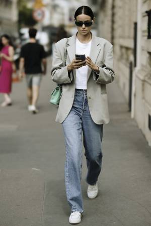 初夏ならでは！ 「Tシャツ」で作る、無難にならないメリハリコーデテク【ストリートスナップ】