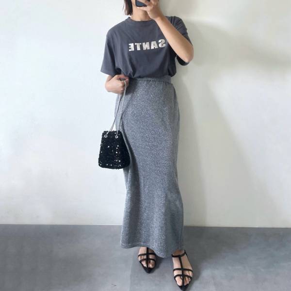 今年はキラキラ！【しまむら】1,089円で買えるトレンドの“ラメスカート“！