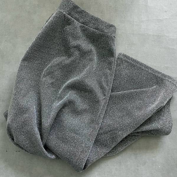 今年はキラキラ！【しまむら】1,089円で買えるトレンドの“ラメスカート“！