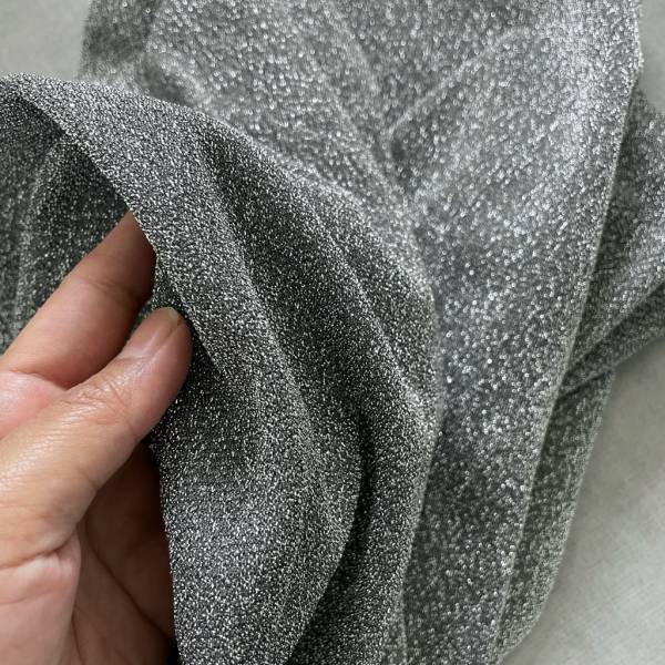 今年はキラキラ！【しまむら】1,089円で買えるトレンドの“ラメスカート“！