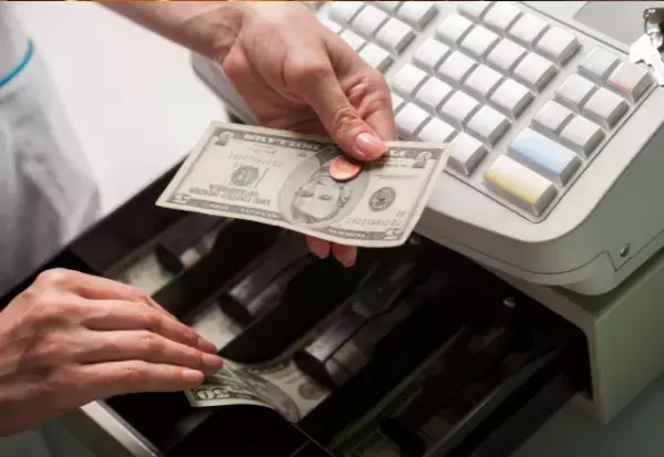 スーパーの締め作業で…レジが【10万円マイナス】になる事件が発生…！？⇒次の瞬間、店長がバイトに放った【一言】に愕然…！