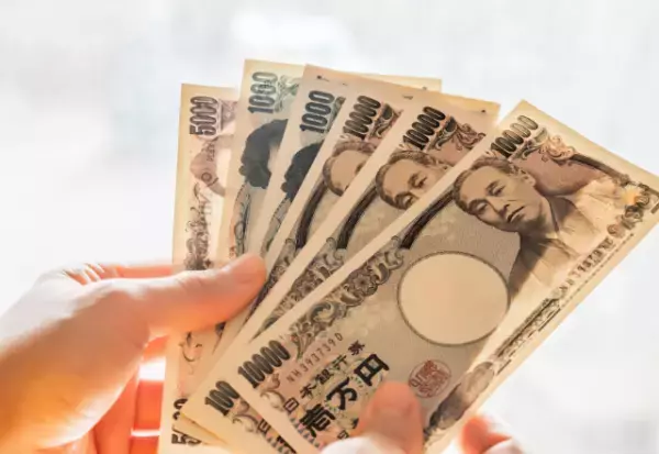 妻「200万円振り込んでおいてね」夫「え、また？」高額な“お小遣い”を要求する妻…⇒しかし後日、夫の【徹底的な反撃】が開始される…！