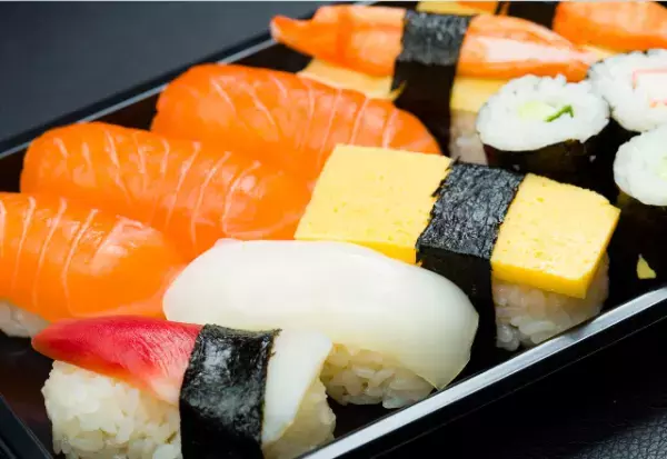 ”嫁の寿司のみ”用意しない義母。しかしこの直後⇒嫁が【取り出した写真】で反撃した結果…夫「なんだよこれ…？」