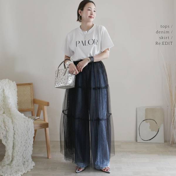 どうやって着るのが正解？ おしゃれさんに学ぶ【最旬ロゴTコーデ術】って？