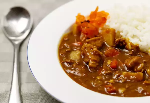 ”仕事と機嫌の悪い子どもの世話”をしながら夕食を作ったのに…夫「今日カレーだけ？手抜きじゃん」⇒「は…？」夫の発言に嫁がブチギレる…！