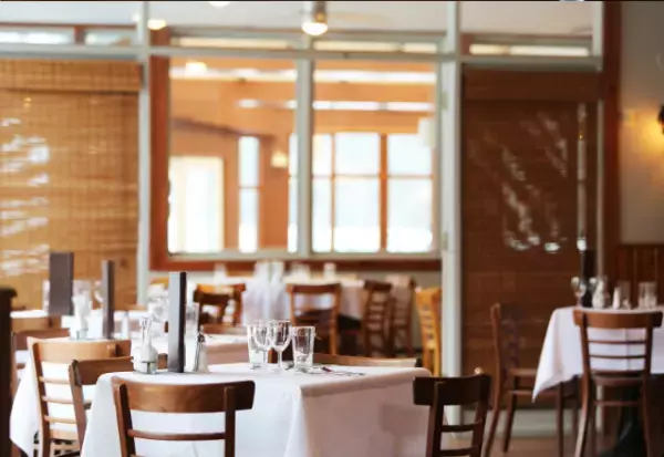 『結婚記念日』にレストランに行くと…店主「あのさあ…」⇒次の瞬間、店主の【まさかの言葉】に…客「えっ」