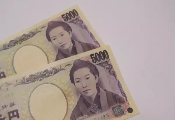 夫の小遣いは『5千円』！？そして”子どもの靴”まで異常に節約する妻⇒その後発覚した【節約の裏事情】に…夫「そんな…」