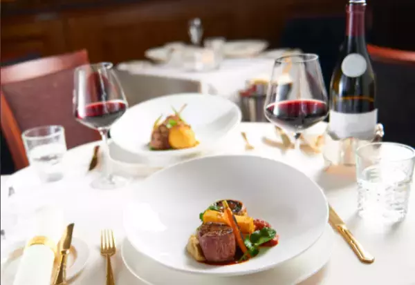 レストランで…予約した『誕生日メニュー』がおかしい。店長を呼んだ結果⇒店長「それで…」”まさかの対応”に…私「はい？」