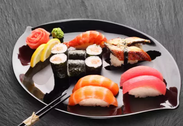 『嫁の寿司』だけ用意しない義母。だが直後⇒嫁が【バッグから取り出したモノ】で反撃した結果…義母「違うのぉぉぉお！！」