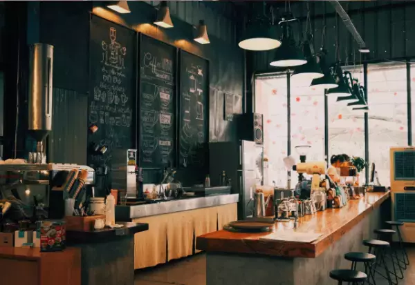 大人気のカフェで…行列を無視する客「そこどいてー」店員「列の最後尾に…」⇒その後、客がとった“まさかの行動”に一同、唖然…