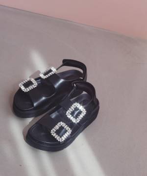 ＜今季の注目は？＞ 夏までに手に入れたい！【トレンドサンダル】