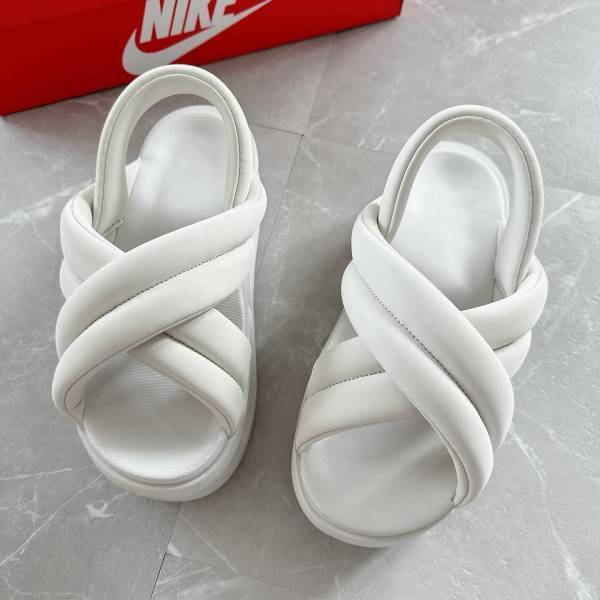 ＜今季の注目は？＞ 夏までに手に入れたい！【トレンドサンダル】