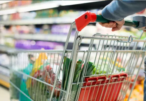 スーパーのレジで…店員「お客様…？」”カゴの中”を見て顔面蒼白⇒客の【まさかの返答】に店員は絶句…