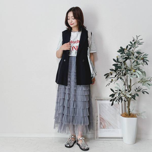 《春夏コーデで試したい！》 おしゃれさんに学ぶ【ロゴTシャツコーデ術】って？