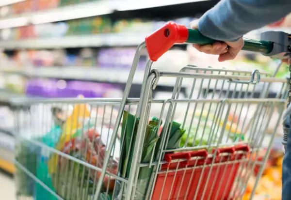 電話で突然…店員「奥さんと娘さんが万引きしました」俺「独身ですけど…」⇒急いで現場に向かうと…そこで【待っていた人物】に唖然…！