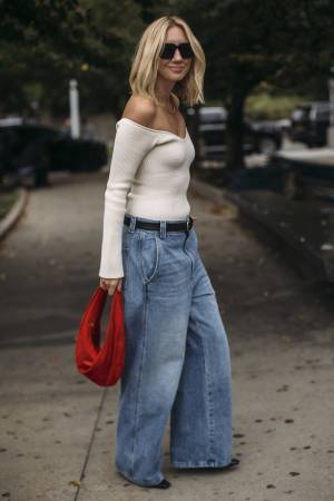 シンプルだから絵になる！ 「ミニマルシック」な初夏コーデ【ストリートスナップ】