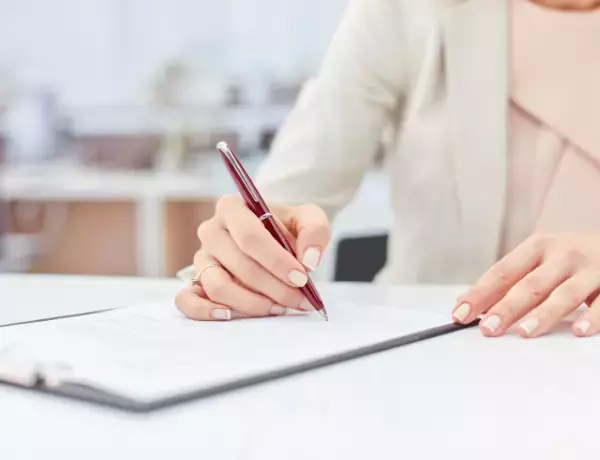 会社に遅刻する新人「あなたより仕事できるんで（笑）」上司「え？」だが翌月⇒新人への【地獄の辞令】に…新人「へ？」