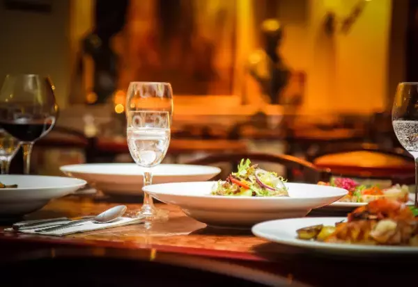 レストランの会計で…男性「支払いは俺が…」女性「…え」この直後⇒女性が言い放った【まさかの言葉】に…男性「えっ」