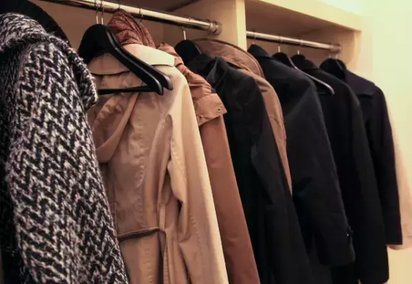 アパレル店で…『新作のコート』が消えた！？店長に確認すると…「あーあれね！」続けて放った【店長の言葉】に衝撃！