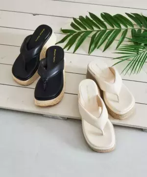 厚底でナチュラルに盛れる♡ 今のうちにゲットしたい【トングサンダル】って？