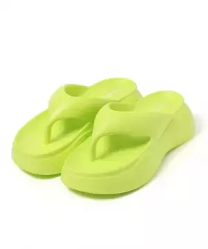 厚底でナチュラルに盛れる♡ 今のうちにゲットしたい【トングサンダル】って？