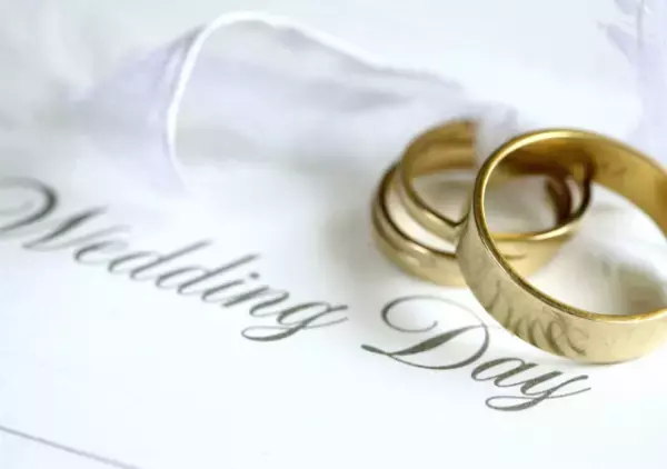 友人が『結婚式の参列』を強要…私「臨月だから行けない」友人「1万払ったでしょ？」強要する理由を知り…私「もう…」