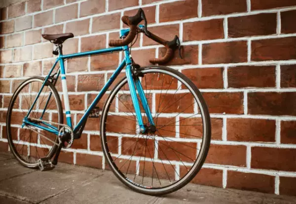 コンビニの駐輪場で…『高級自転車だけ』撤去！？不審に思い声をかけると…⇒業者「あ～」まさかの行動に…私「うわっ！」