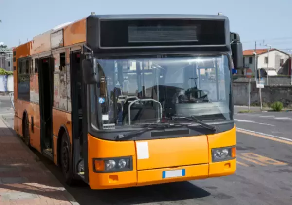 観光バスで…男「それ俺のカバンだろ！」私「え？」荷物を預けたら”トラブル”に…！？⇒しかし次の瞬間、バスの運転手が【まさかの事実】に気づく…