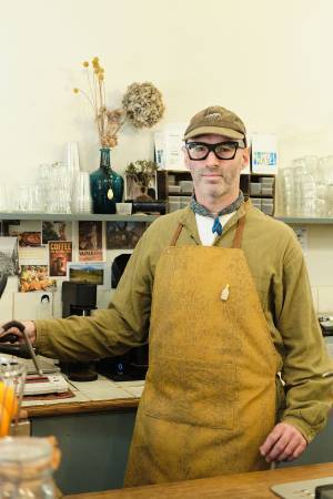 カフェとともにパリを知る-フクロウのロゴが目印。　Télescope Café編