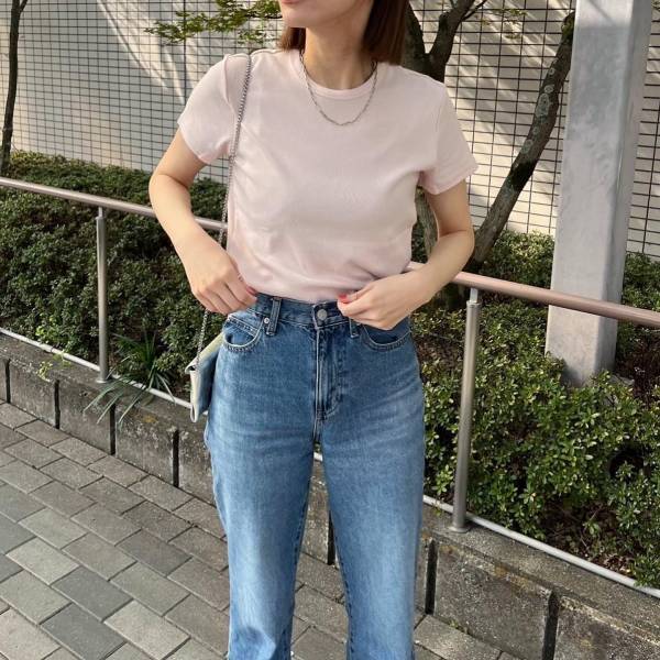 《何枚あっても困らない！》【ユニクロ】定番なのに王道可愛い♡「クルーネックT」