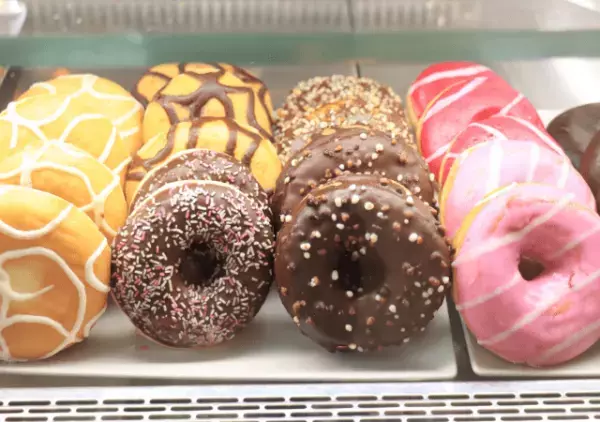 ドーナツ屋で…客「エンゼルフレンチとブレンド」次の瞬間…⇒店内が”ざわついた”ワケ