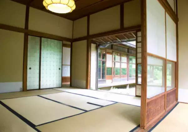 親戚一同の前で”正座”する嫁「この家を出ていきます」→直後、”嫁が暴露した秘密”で…義母「あんた…」