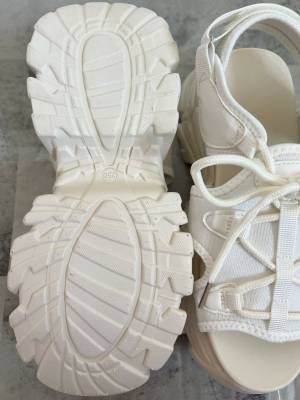 えっ¥2500以下なの？！【GRL】大人にもオススメしたい「高見え厚底サンダル」