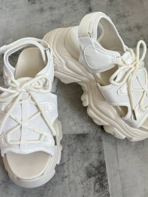 えっ¥2500以下なの？！【GRL】大人にもオススメしたい「高見え厚底サンダル」