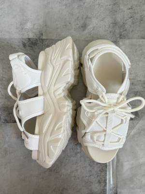 えっ¥2500以下なの？！【GRL】大人にもオススメしたい「高見え厚底サンダル」