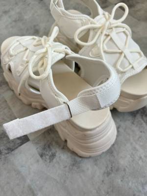 えっ¥2500以下なの？！【GRL】大人にもオススメしたい「高見え厚底サンダル」