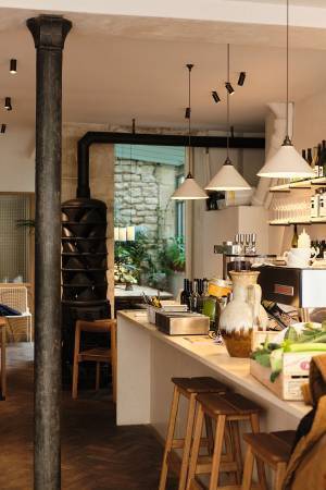 カフェとともにパリを知る-朝から夜まで味わえる　Café Singuliers編