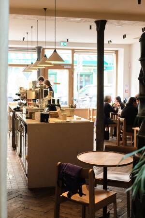 カフェとともにパリを知る-朝から夜まで味わえる　Café Singuliers編