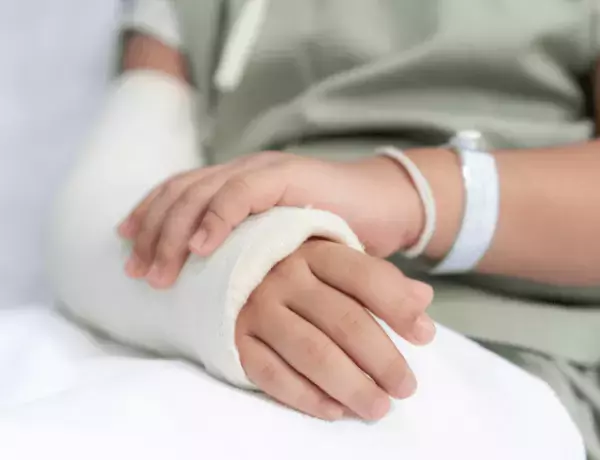 妻が『交通事故』に遭うと…夫「報酬はあるんだろうな？」妻「は？」⇒夫が言った【報酬のワケ】に絶句