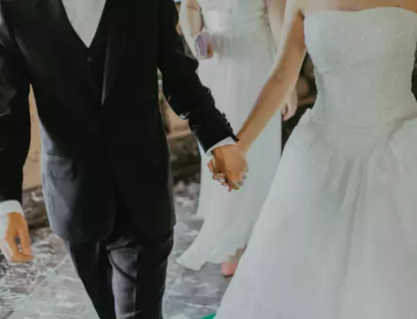 姉の『結婚式』で…妹「姉の旦那になってて驚いた（笑）」結婚式当日に判明した【姉の婚約相手】に驚愕！