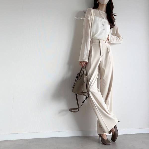 買い足すなら『白』一択！【ユニクロ】“バズりパンツ”でつくる♡「最旬コーデ」