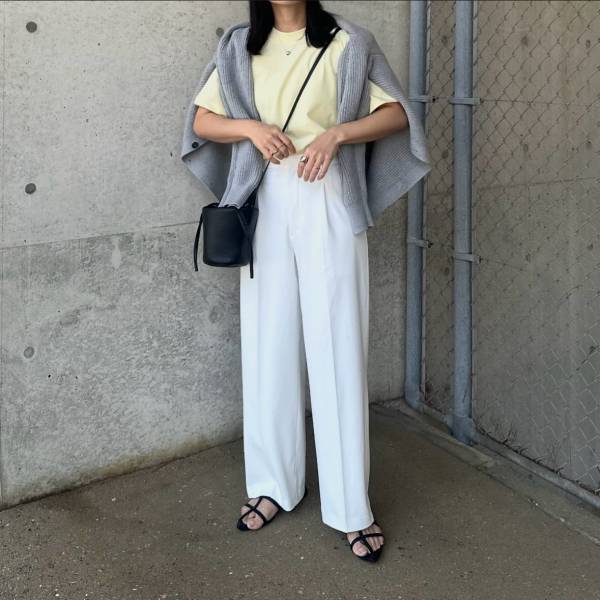 買い足すなら『白』一択！【ユニクロ】“バズりパンツ”でつくる♡「最旬コーデ」