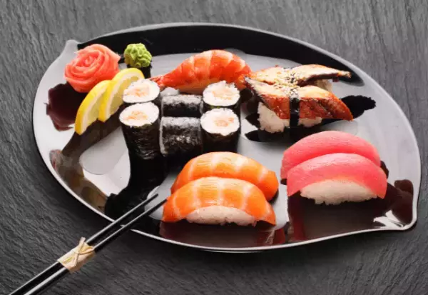 妻「”10万円”の寿司食べてくる～」夫「ごめん、破産した…」⇒その後、妻が離婚を宣言するが…【まさかの事実】が判明！？