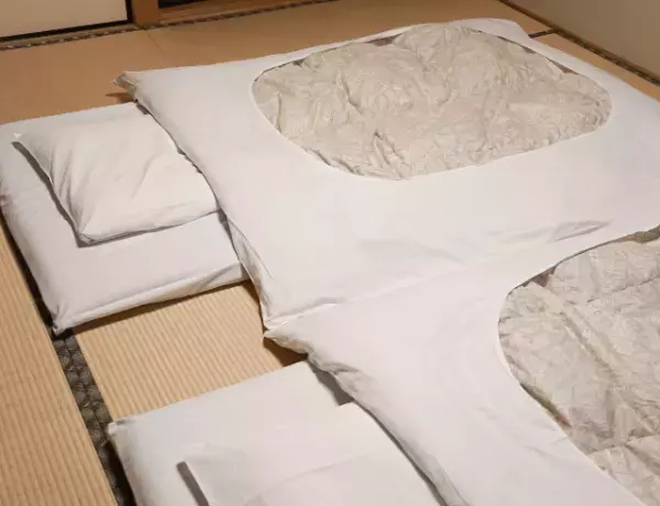 同僚「1週間だけ家泊めて…」私「わかった。ゆっくり休んで」快諾するが…⇒後日、目撃した【同僚の衝撃の行動】に驚愕…！