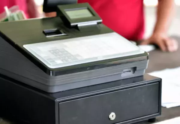 リサイクルショップで…”ゲーム機を売却”しようとすると…店員「20000円かかります」客「そんなに！？」予想外の事態に困惑！