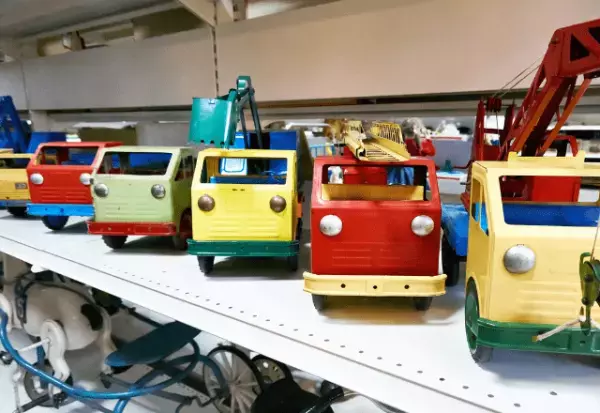 おもちゃ屋で…店員「君の今の所持金は？」男の子「1980円です…」⇒この直後、店員が【放ったコト】に男の子の表情は一変！？